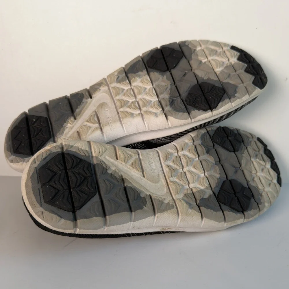 Nike Women's Flex Adapt TR Dark Grey Black Sneakers Size 9